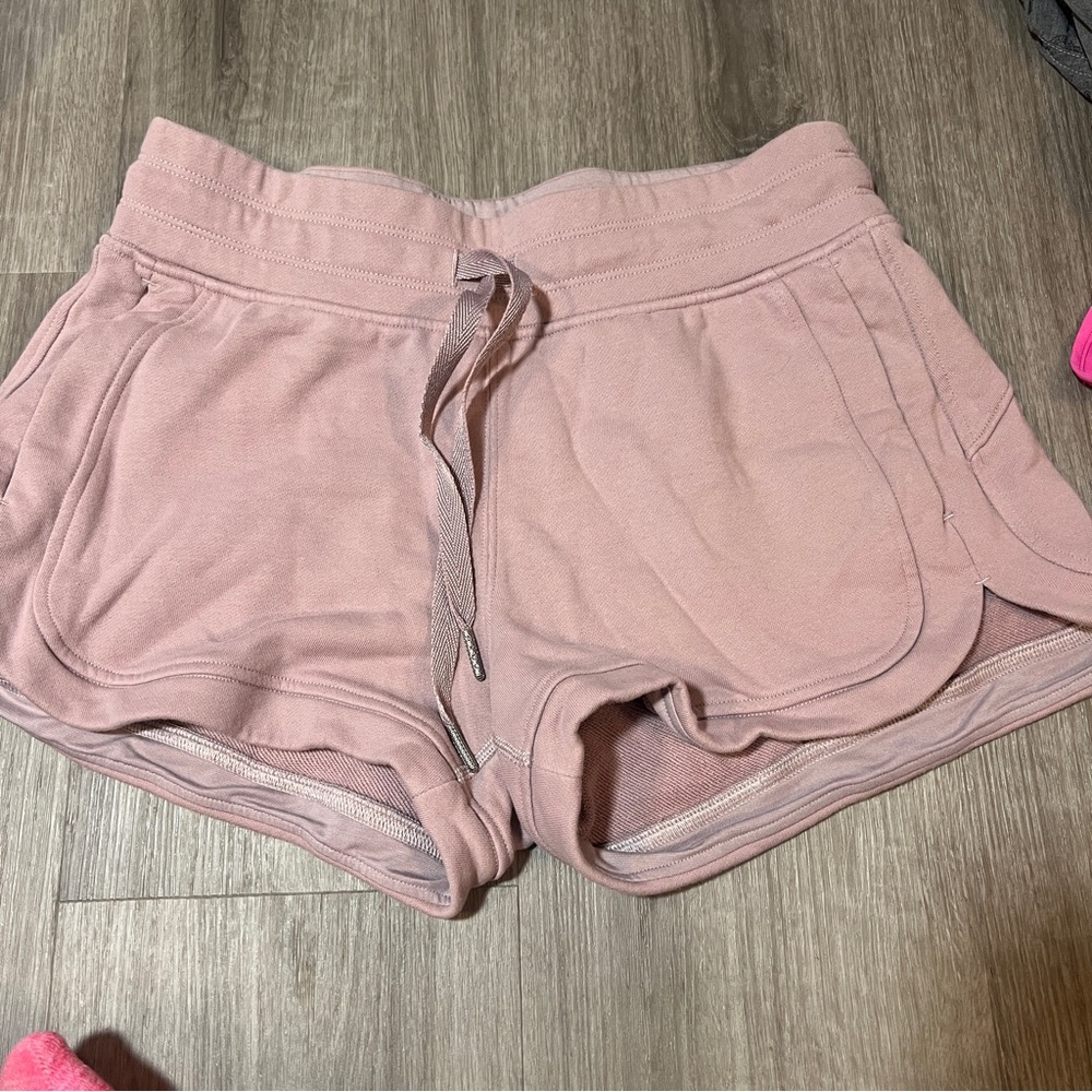 Lululemon shorts mauve/pink color size 8